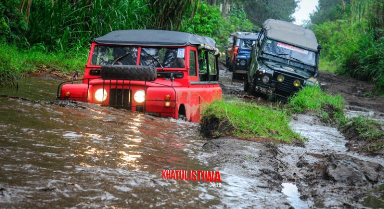 Offroad dalam layanan Khatulistiwa Adventure di seluruh Indonesia