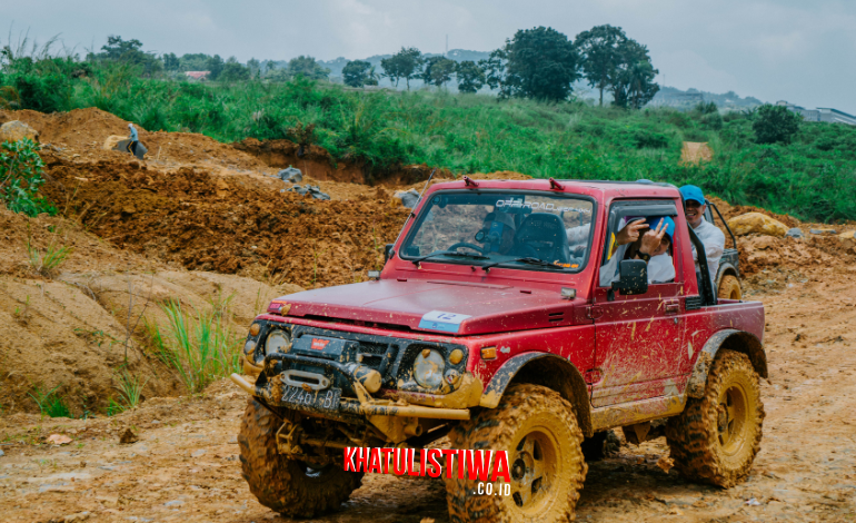 Berlepotan lumpur di trek Fun Offroad Hambalang Sentul