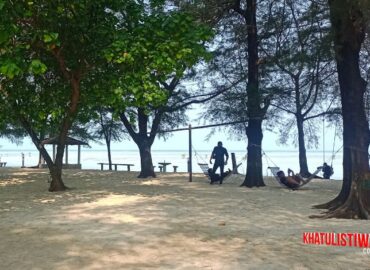 Bersantai di Pantai Bintang Pulau Pari