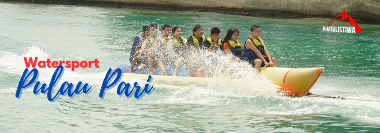 Ada beberapa aktivitas watersport yang bisa dilakukan di Pulau Pari, Banana Boat salah satunya.